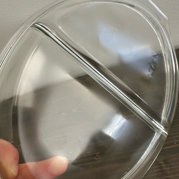 Vintage 1958 PYREX split dish 🖤🤍
Barbed wire 1.5 quart with lid - Picture 13 of 13